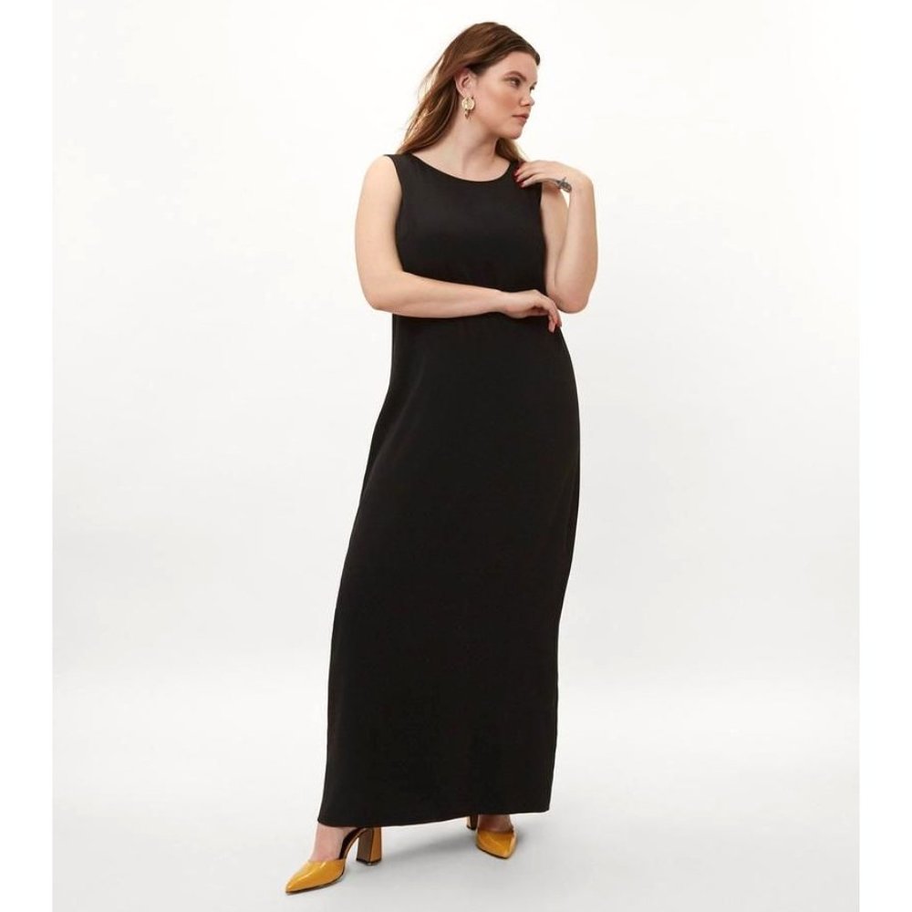 Universal Standard minimal plus size maxi dress - Picture 2 of 7